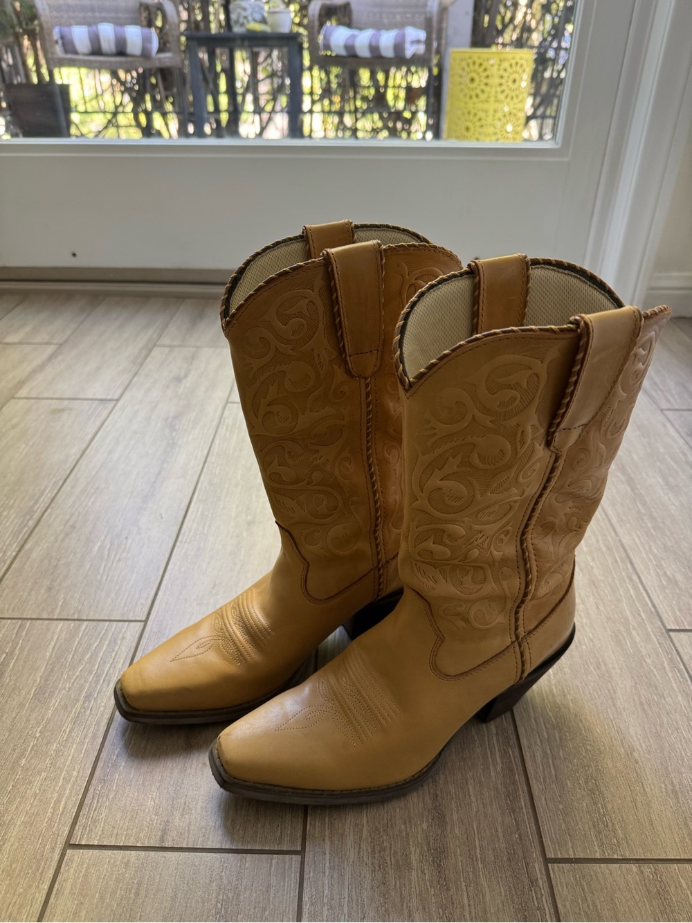 Durango Tan Western Embossed Leather Cowboy Boots Women 8.5 worn once! - Picture 6 of 6